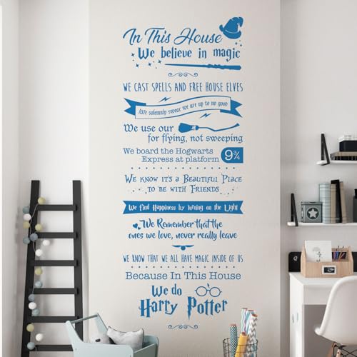 Wandtattoo  In this House We believe in Magic...  – Zauberer Home Zitat [Ozean]