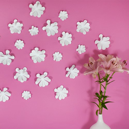 Wandkings Blumen im 3D-Style in WEIß, 12 Stück, Wanddekoration mit Klebepunkten zur Fixierung