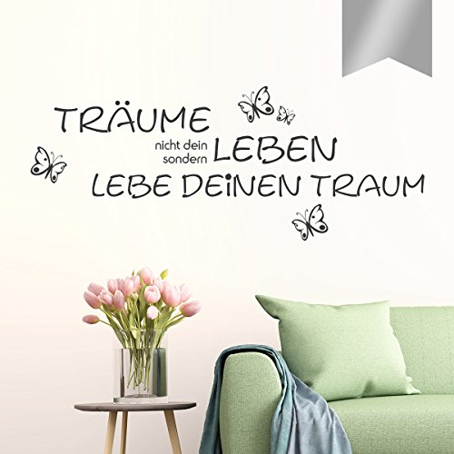 WANDKINGS Wandtattoo Träume Nicht Dein Leben sondern lebe deinen Traum (mit 4 Schmetterlingen) 110 x 41 cm Silber - erhältlich in 33 Farben
