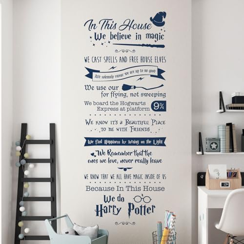 Wandtattoo  In this House We believe in Magic...  – Zauberer-Home-Zitat [Ultramarine]